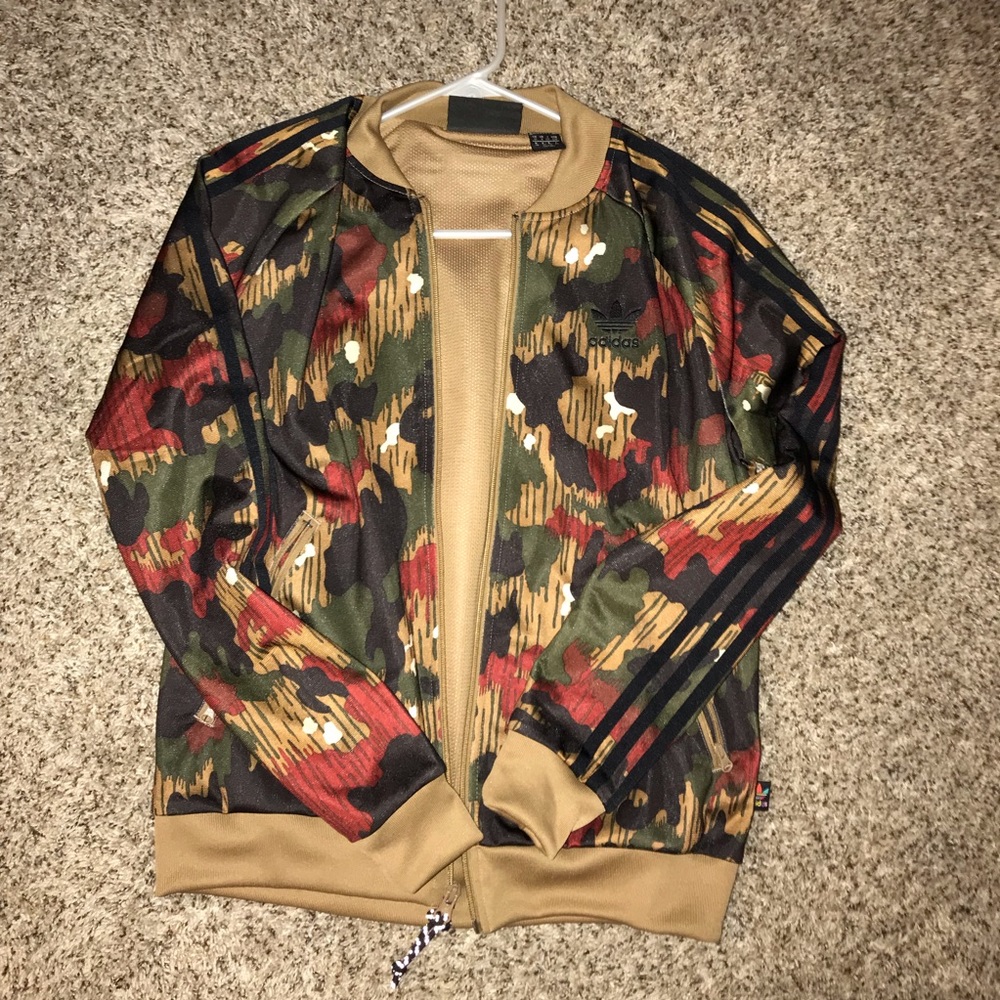 PW Adidas Camo crewneck 💚